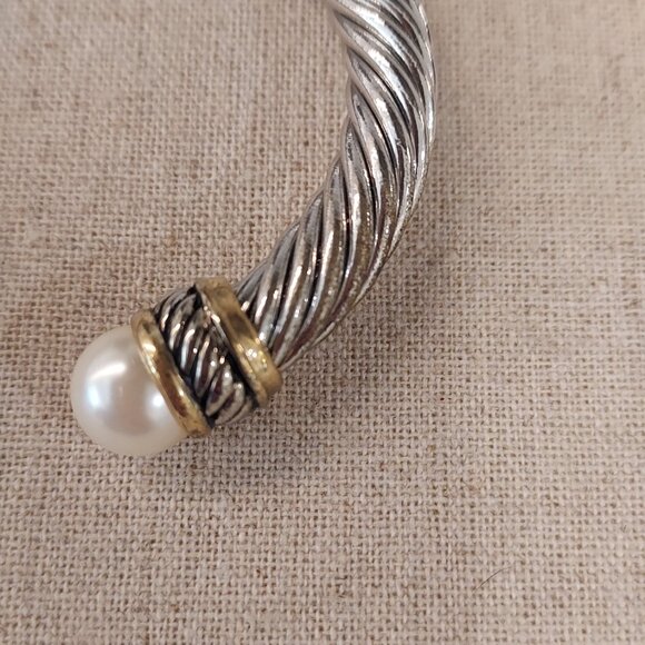 Heavy Roped rhodium plated faux pearl cuff bracelet - Picture 2 of 6